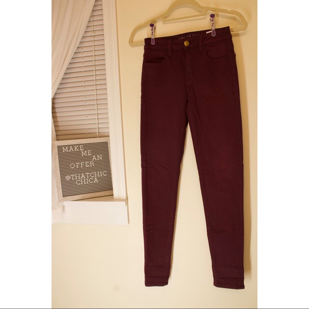 NWT AE high rise jegging! Maroon. Size:00 reg